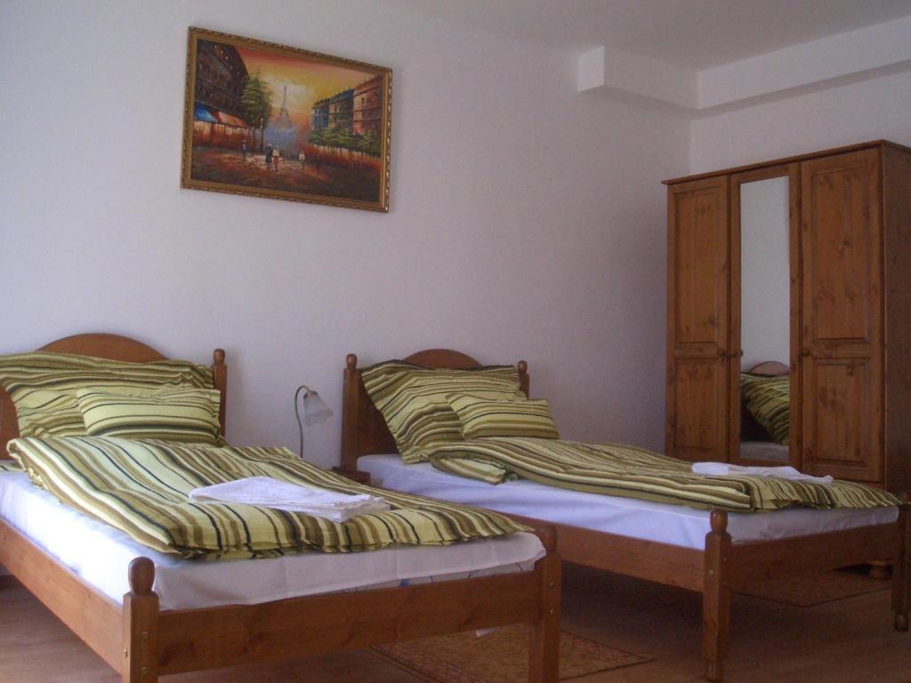 Retro Panzio Bed & Breakfast Печ Стая снимка