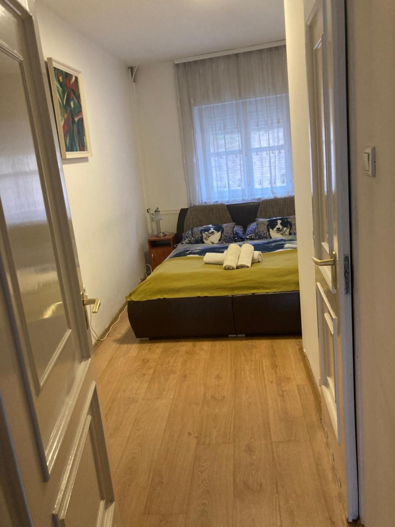Retro Panzio Bed & Breakfast Печ Екстериор снимка