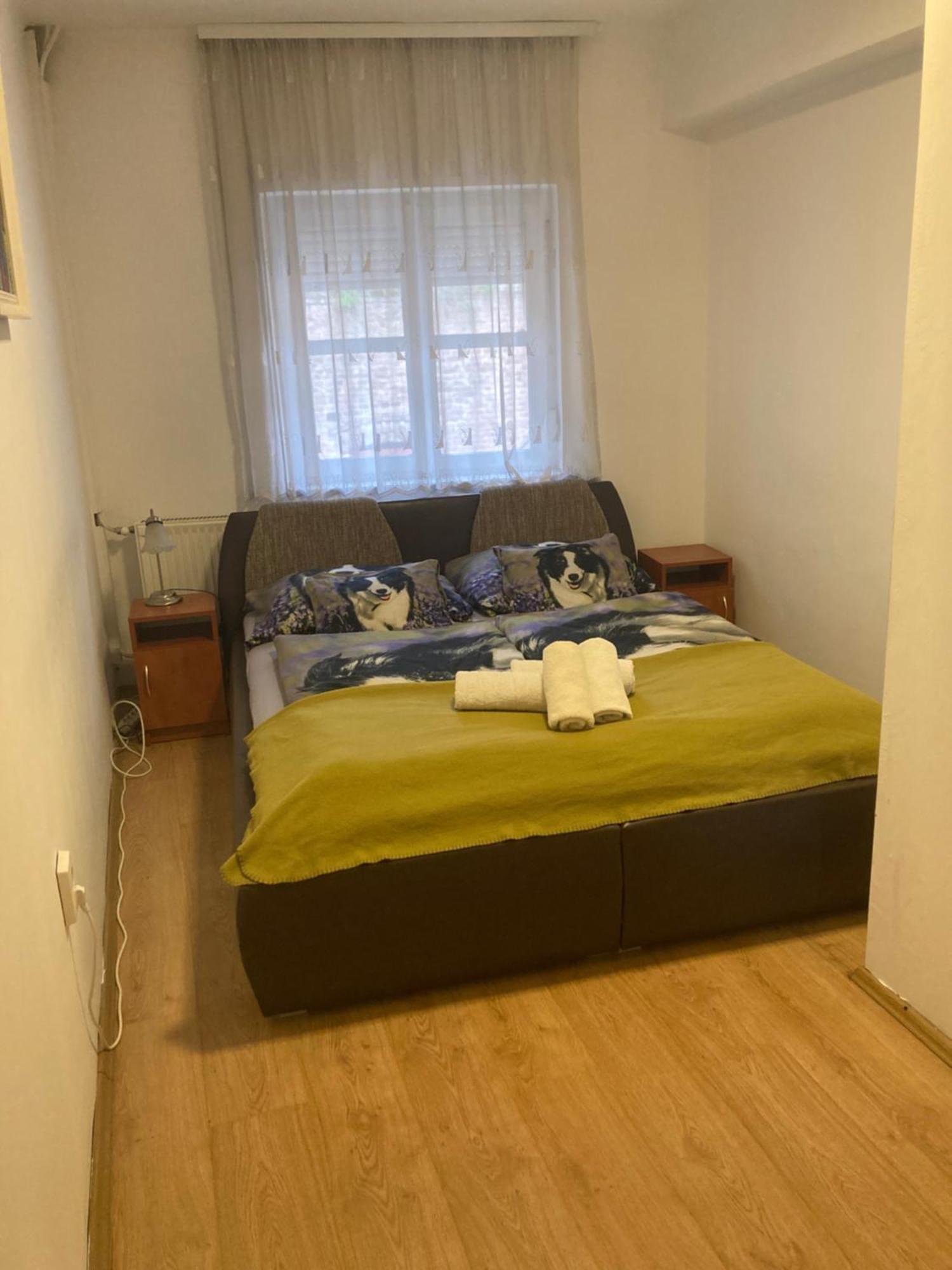 Retro Panzio Bed & Breakfast Печ Екстериор снимка