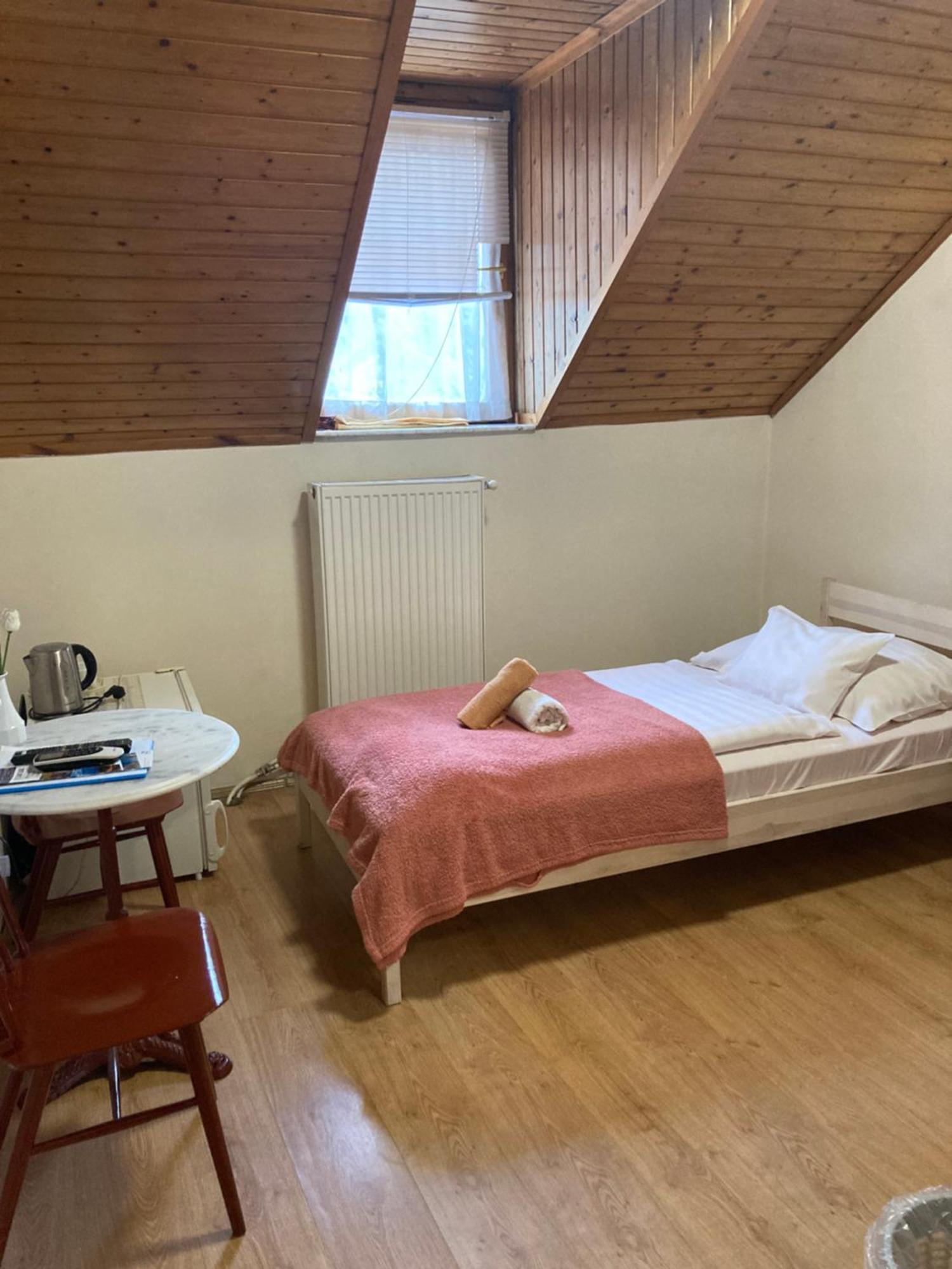 Retro Panzio Bed & Breakfast Печ Екстериор снимка