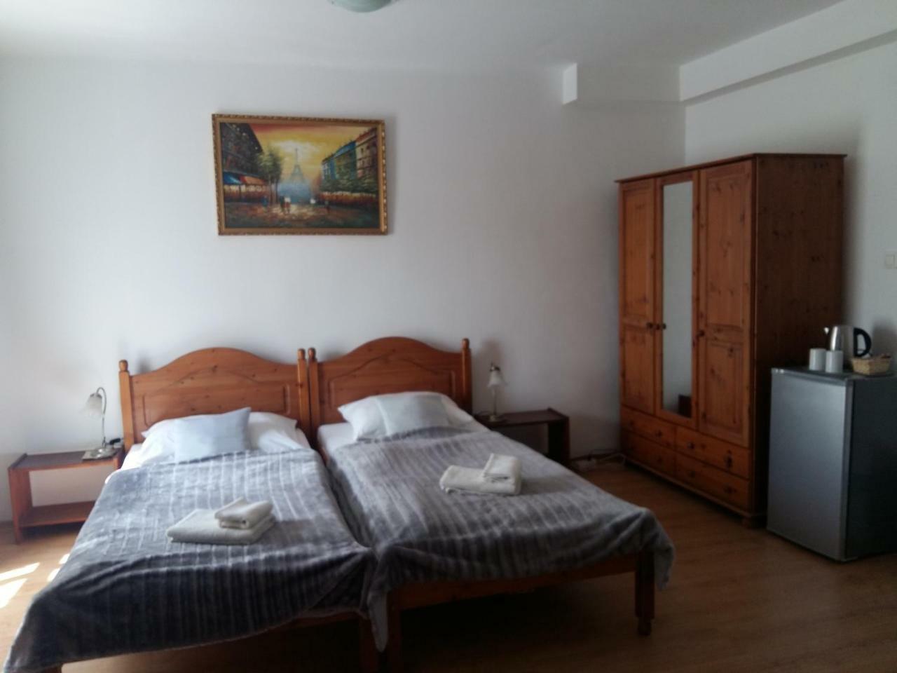Retro Panzio Bed & Breakfast Печ Екстериор снимка