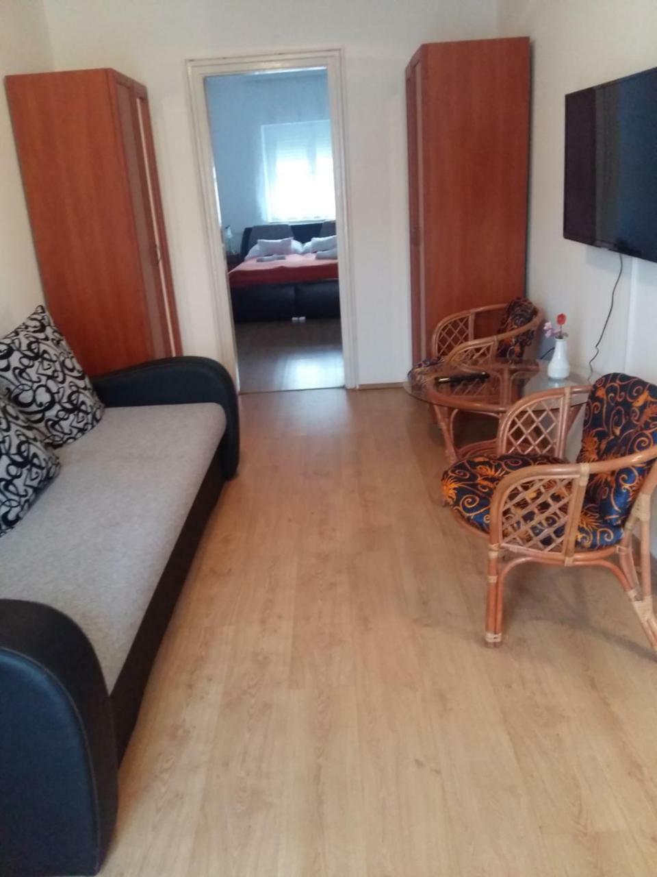 Retro Panzio Bed & Breakfast Печ Екстериор снимка